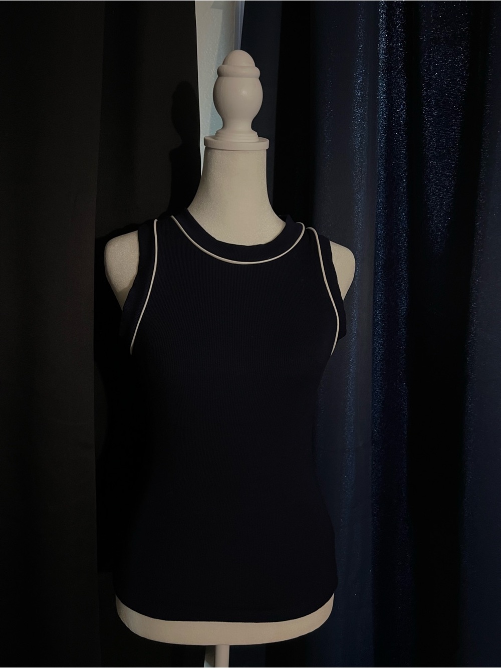 Tahari Navy Ribbed Sleeveless Knit Top with White Contrast Trim – Size Medium - Picture 1 of 6